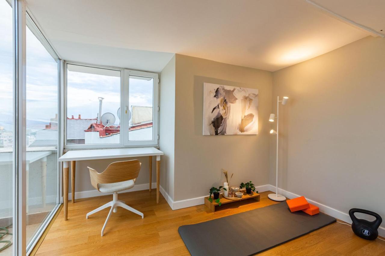 Апартаменты Mesmerizing Flat With Bosphorus View In Beyoglu Стамбул Экстерьер фото